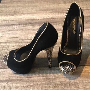 Black Gold studded stilettos size 6 💕SOLD